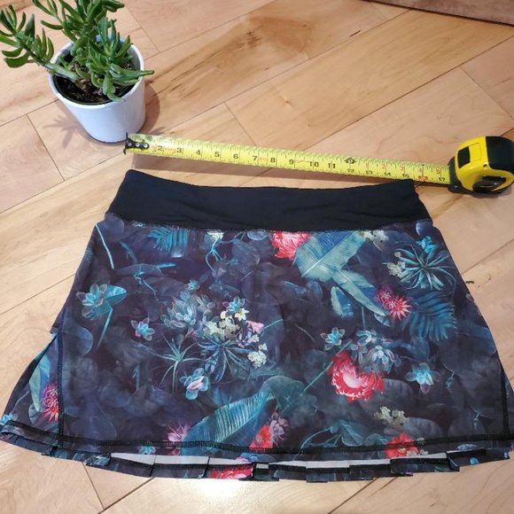 Lululemon jungle skirt, size 8 - Picture 1 of 7